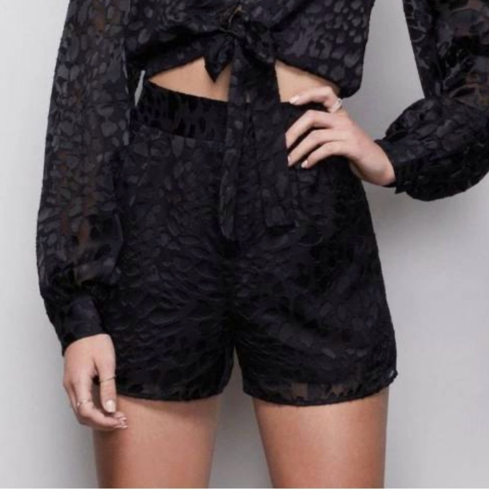Good American Women's Midnight Black Leopard Print Satin Burnout Shorts Size 26‎